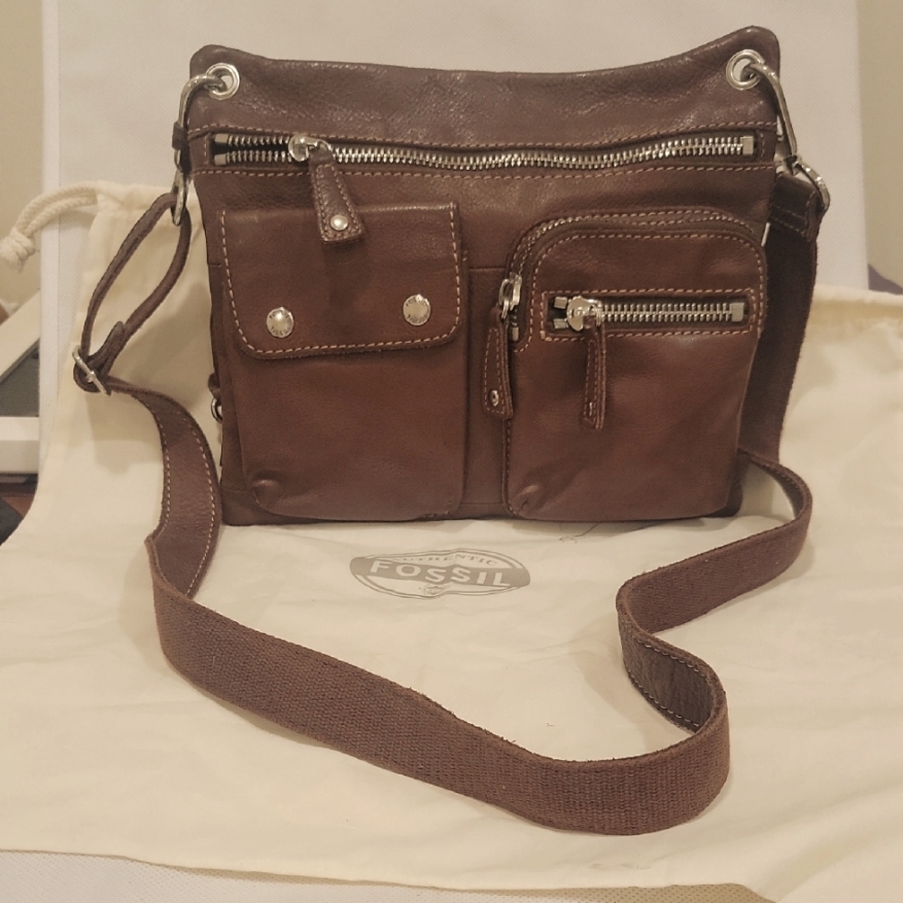 VINTAGE FOSSIL BROWN LEATHER HANDBAG WITH DUST COVER